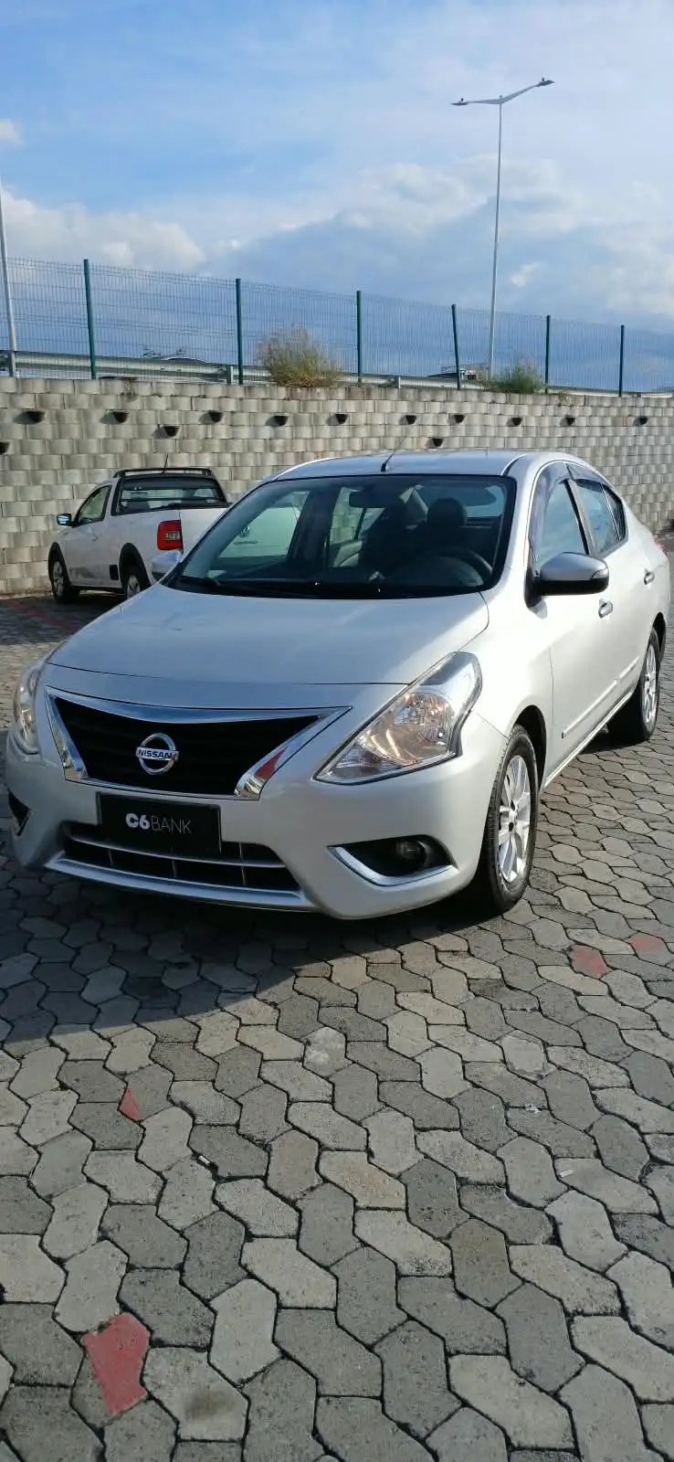 Nissan Versa sv 2020